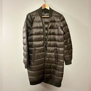 🍀 Aritzia TNA Glenmore 100% premium good Down Long Puffer Jacket Size M